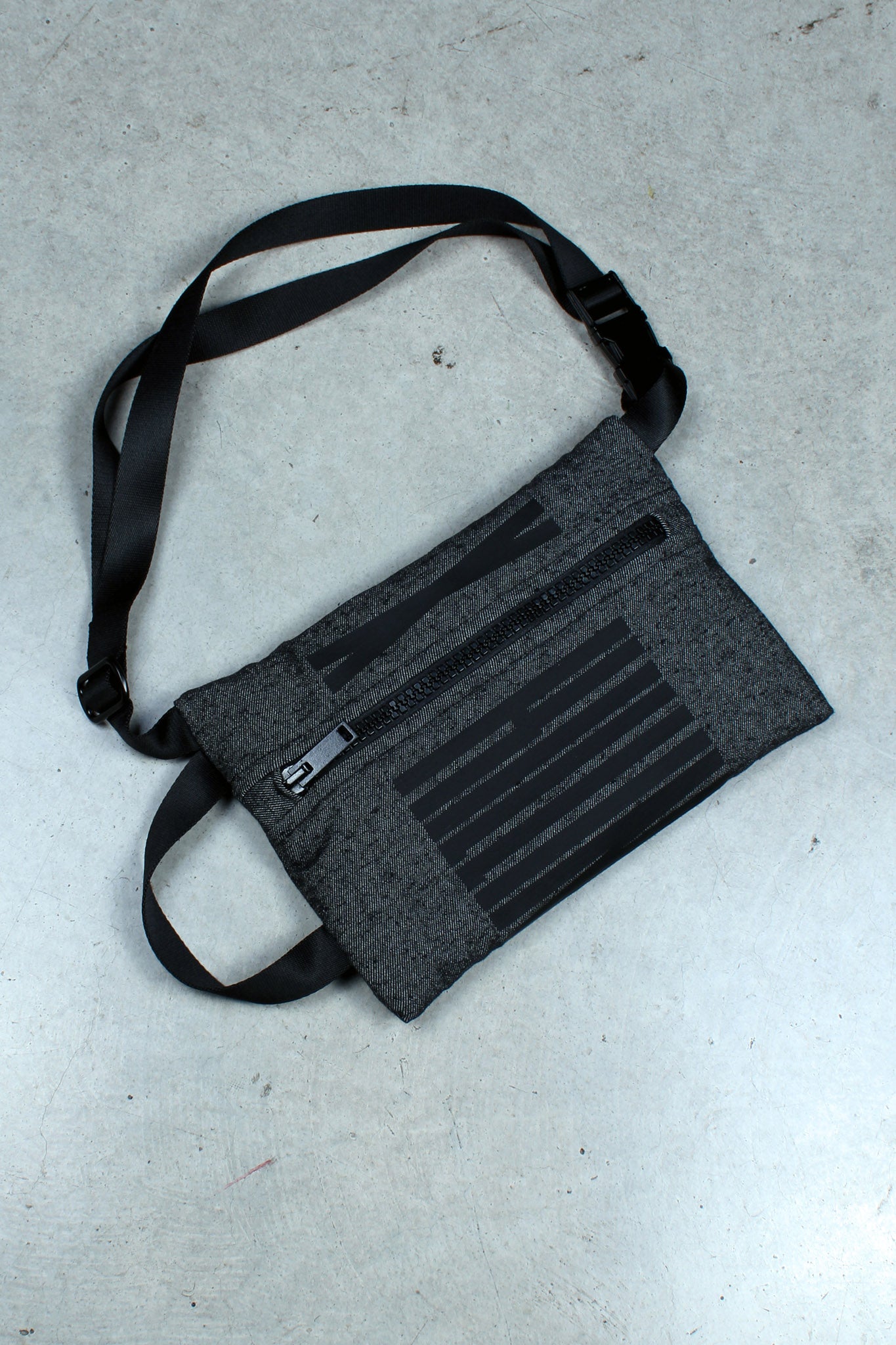 RIÑONERA DENIM RECICLADO OSCURO