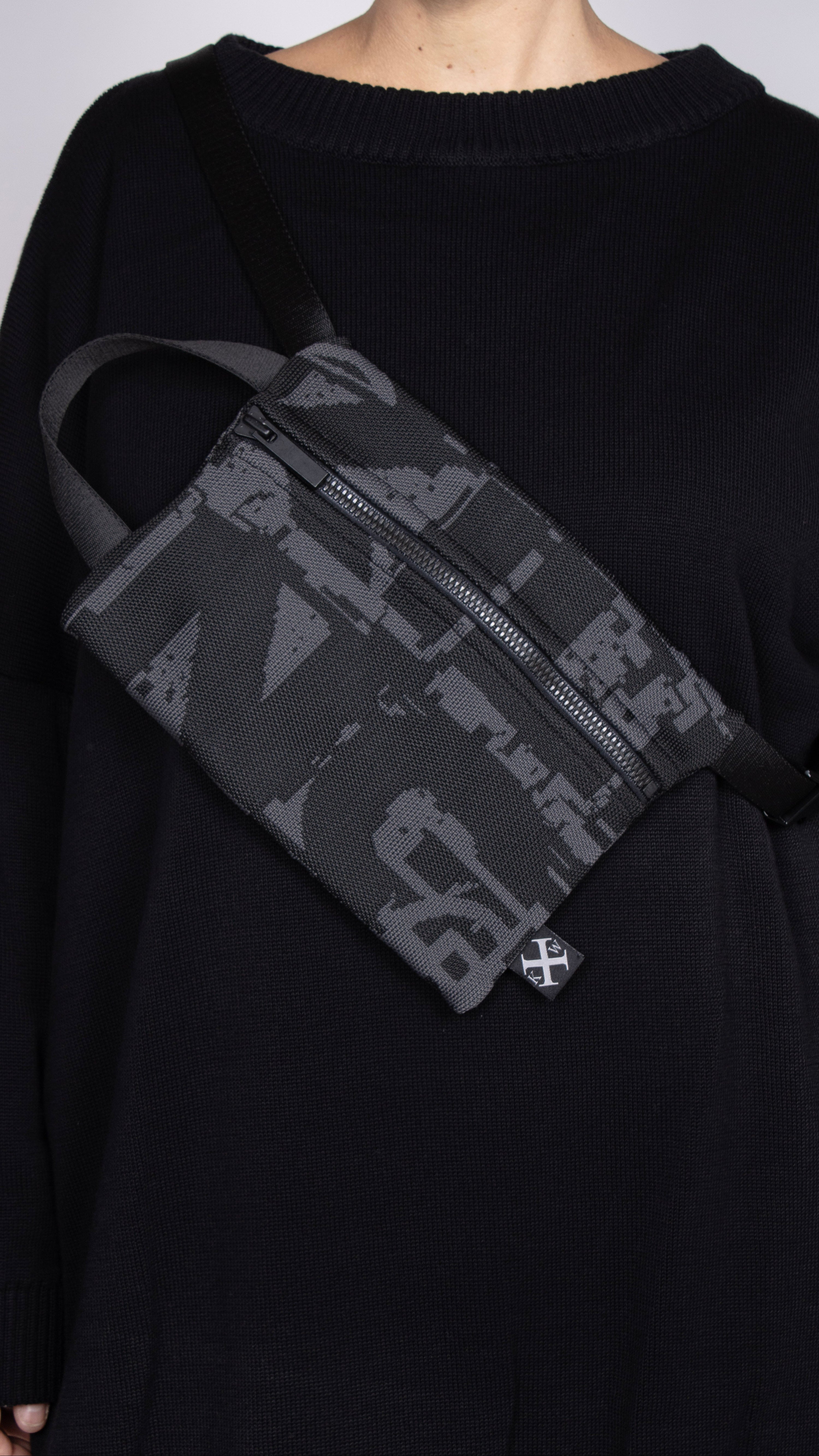 RIÑONERA TEJIDO KNIT GRIS