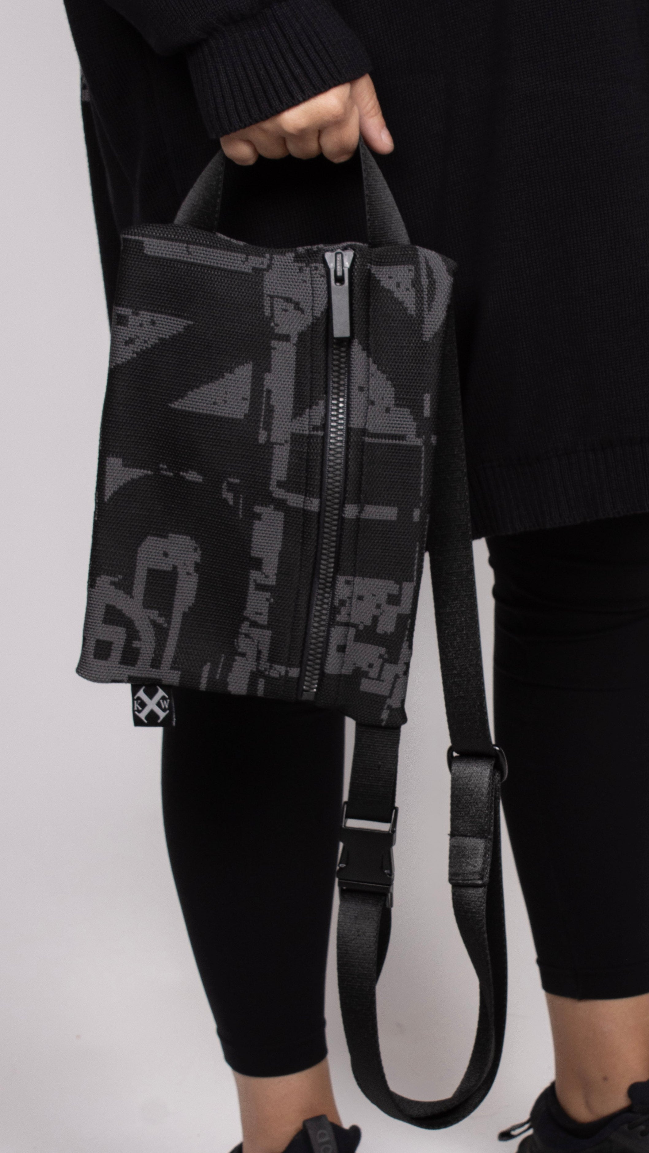 RIÑONERA TEJIDO KNIT GRIS