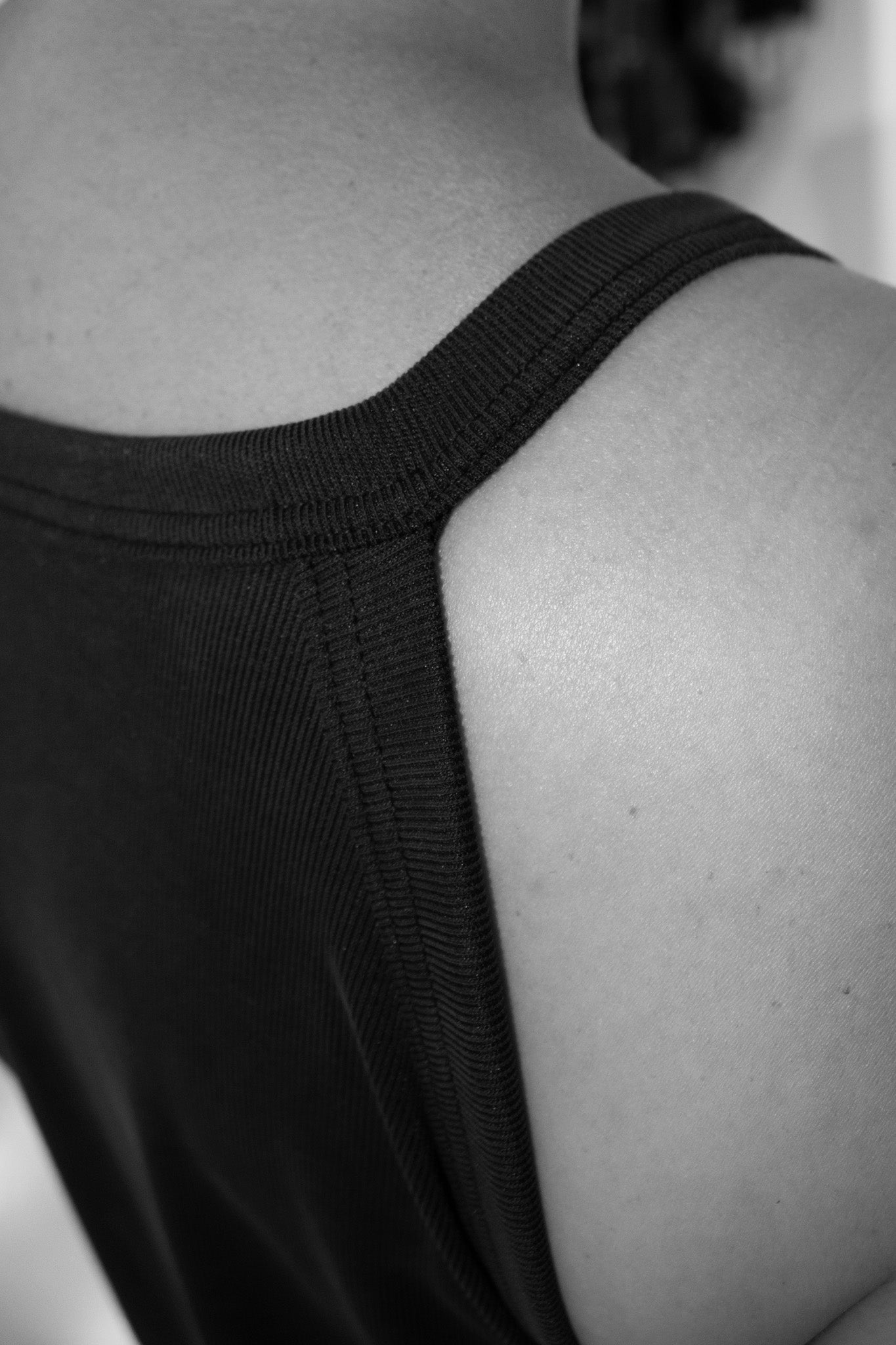 CAMISETA TIRANTES GRIS